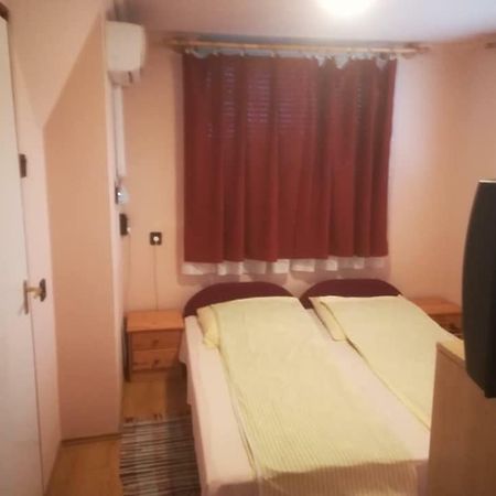 Karika Vendeghaz Appartement Hajdúszoboszló Buitenkant foto