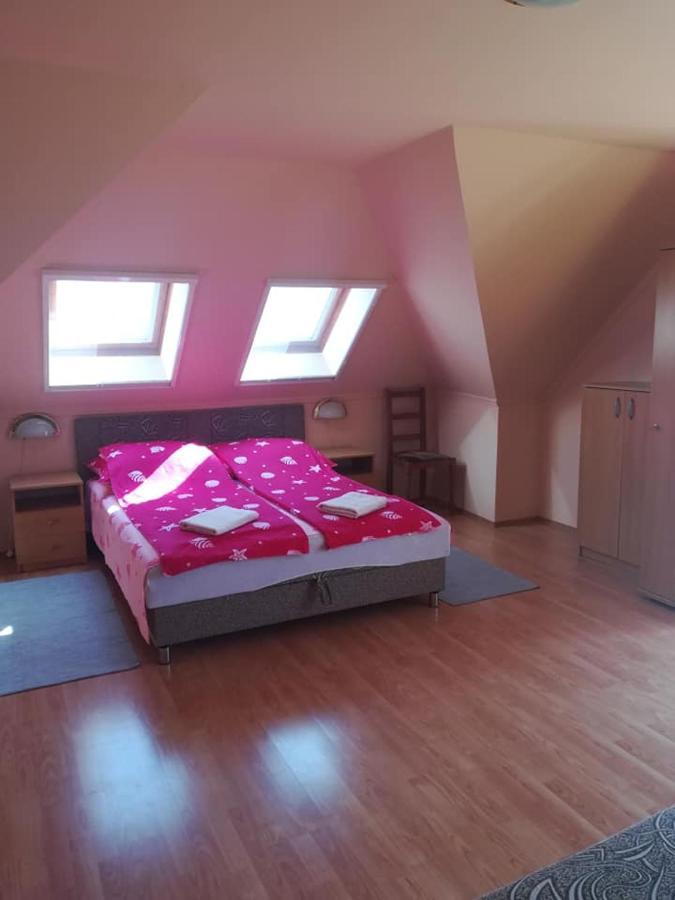Karika Vendeghaz Appartement Hajdúszoboszló Buitenkant foto