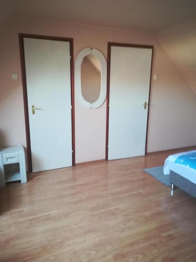 Karika Vendeghaz Appartement Hajdúszoboszló Buitenkant foto