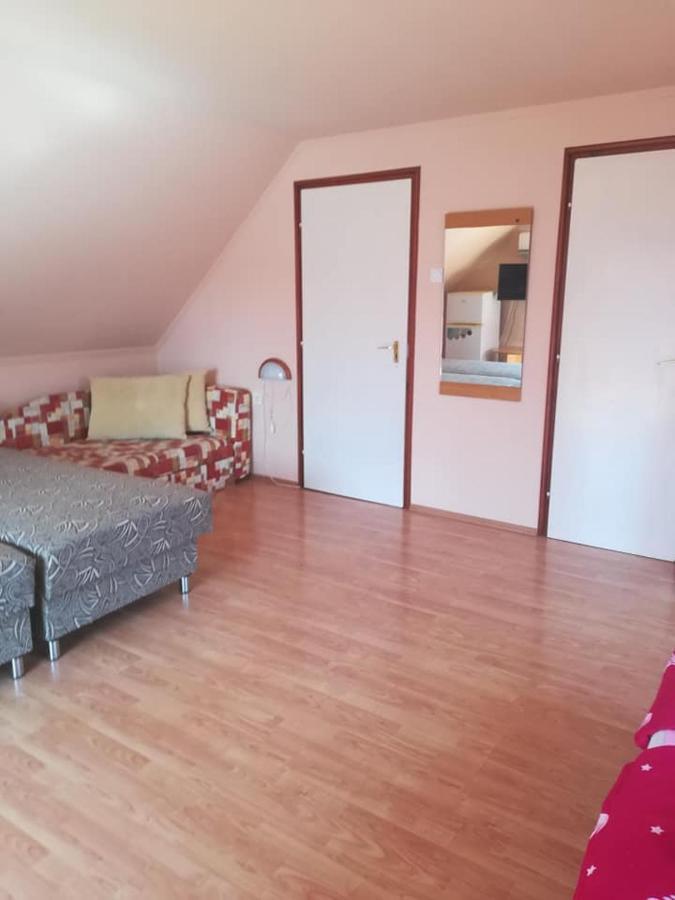 Karika Vendeghaz Appartement Hajdúszoboszló Buitenkant foto