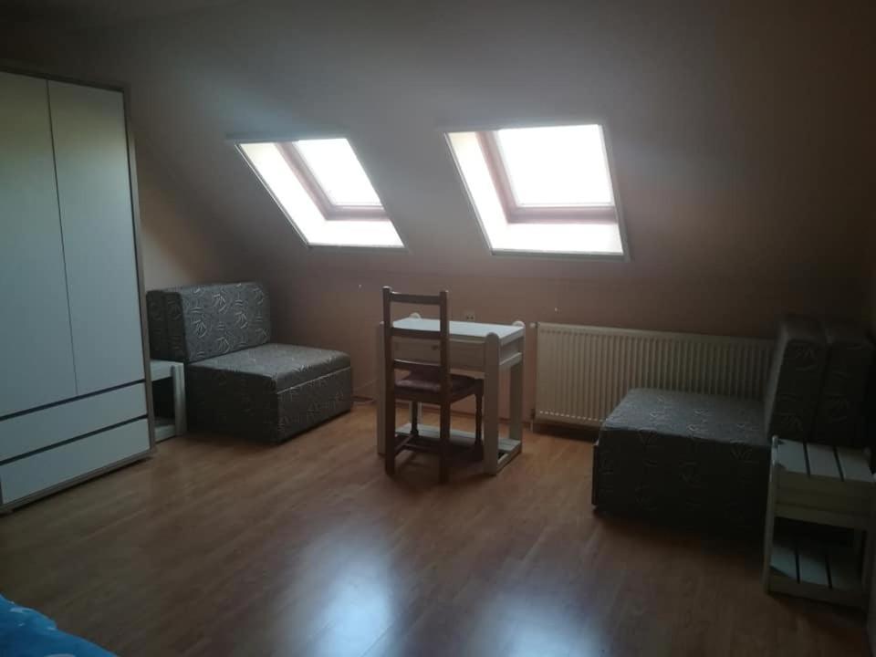 Karika Vendeghaz Appartement Hajdúszoboszló Buitenkant foto