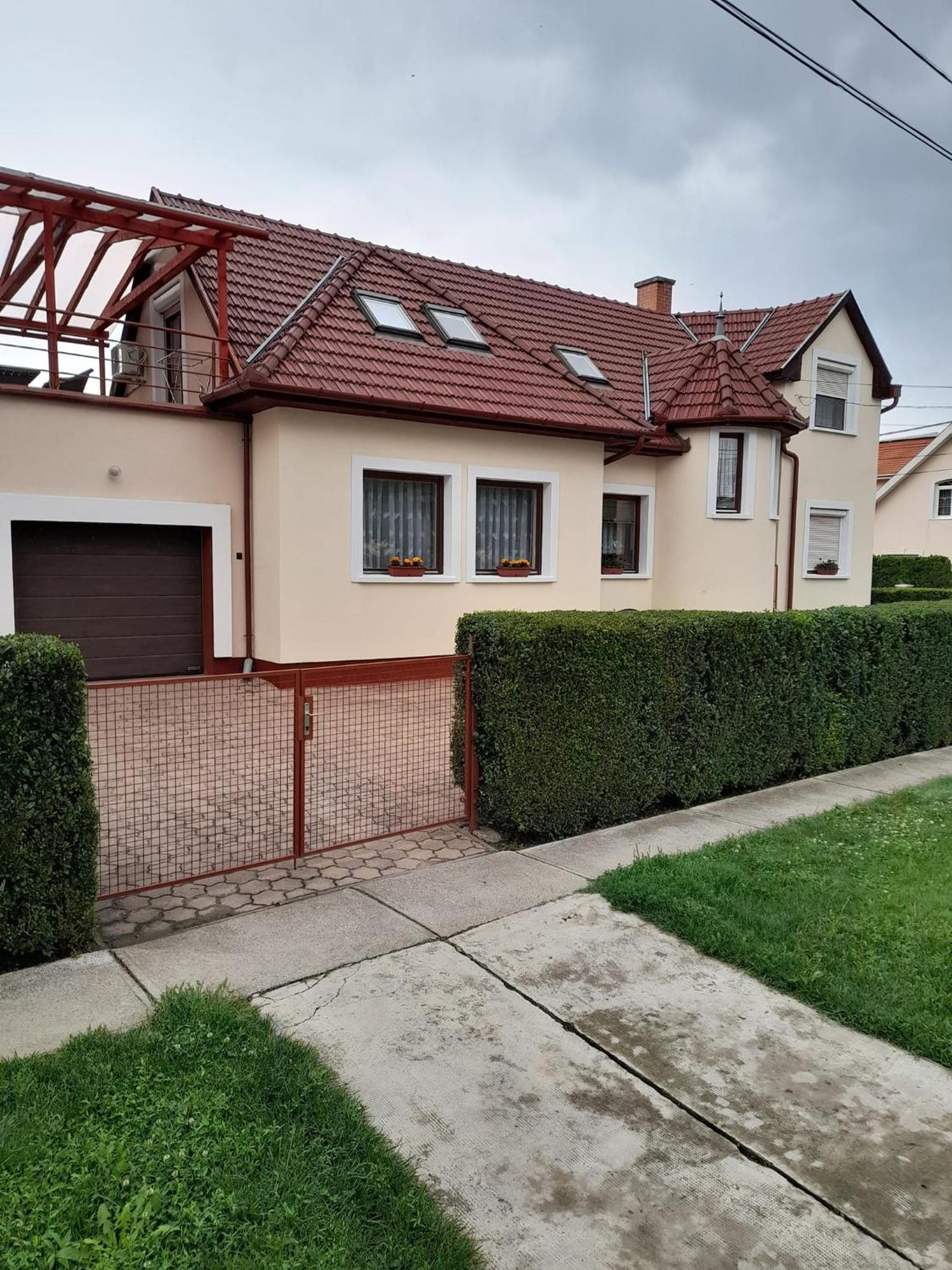 Karika Vendeghaz Appartement Hajdúszoboszló Buitenkant foto