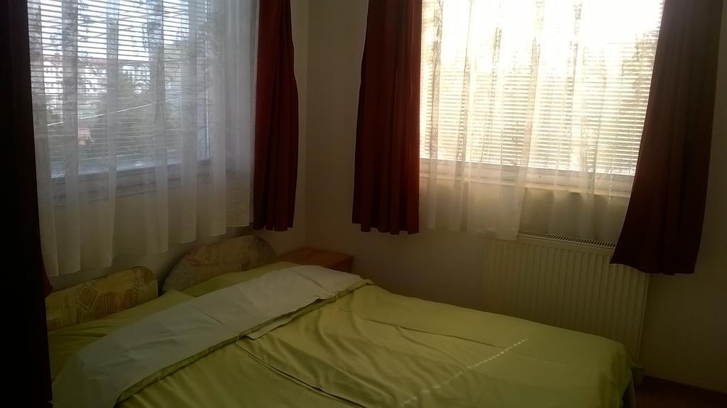 Karika Vendeghaz Appartement Hajdúszoboszló Buitenkant foto