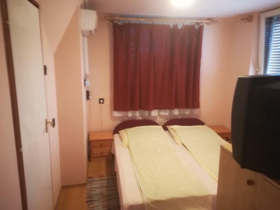 Karika Vendeghaz Appartement Hajdúszoboszló Buitenkant foto